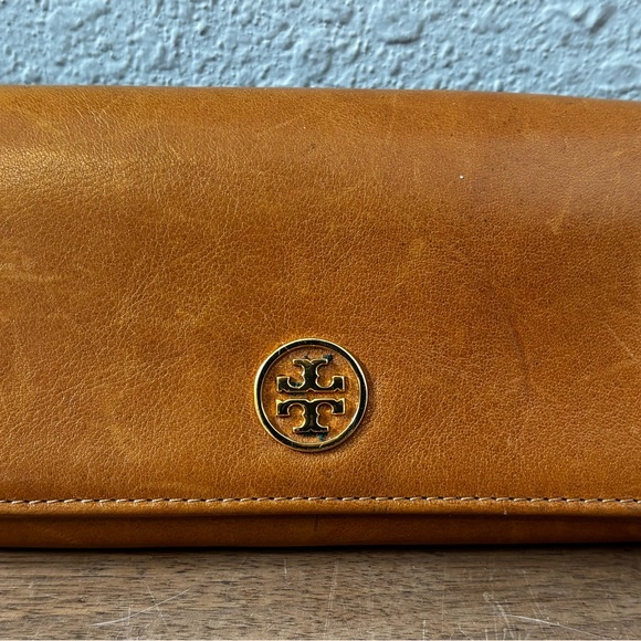 Tory Burch Robinson Continental Wallet - Picture 2 of 9